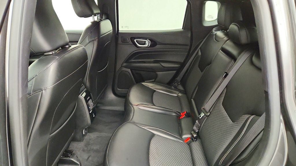 Used 2023 Jeep Compass Latitude w/ Sun and Sound Group AWD/4WD image 20