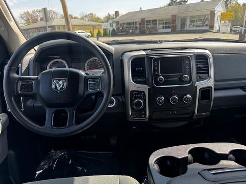 Used 2018 RAM 1500 Classic SLT AWD/4WD image 18