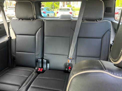 Used 2023 Chevrolet Suburban Premier w/ Advanced Technology Package AWD/4WD image 17