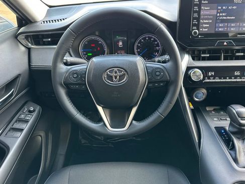 Used 2022 Toyota Venza LE image 14