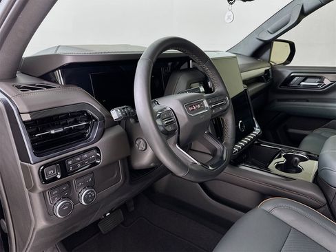 Used 2025 GMC Yukon AT4 w/ AT4 Premium Package image 10