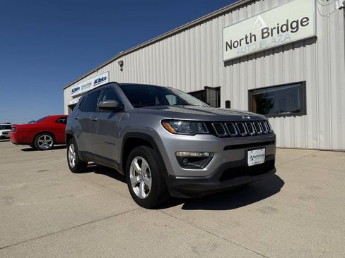 Used 2018 Jeep Compass Latitude w/ Cold Weather Group AWD/4WD image 1