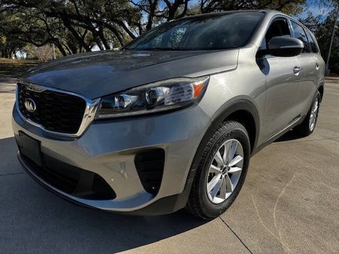 Used 2019 Kia Sorento L FWD image 2