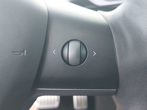 Used 2021 Tesla Model Y Long Range image 18