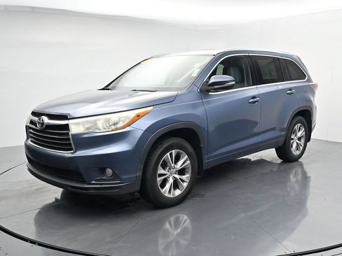 Used 2015 Toyota Highlander XLE FWD image 4