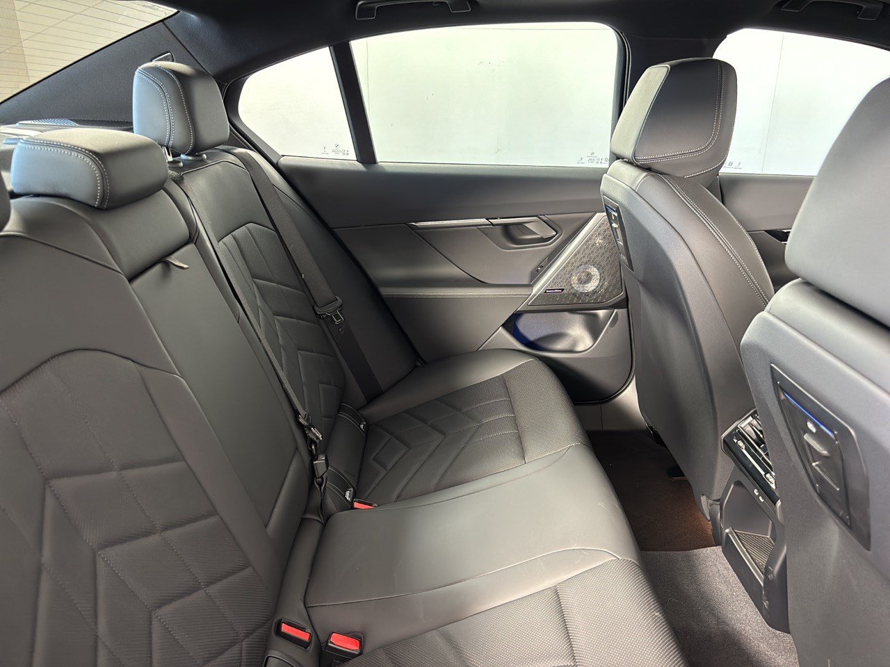 Used 2024 BMW i5 eDrive40i w/ M Sport Package RWD image 29