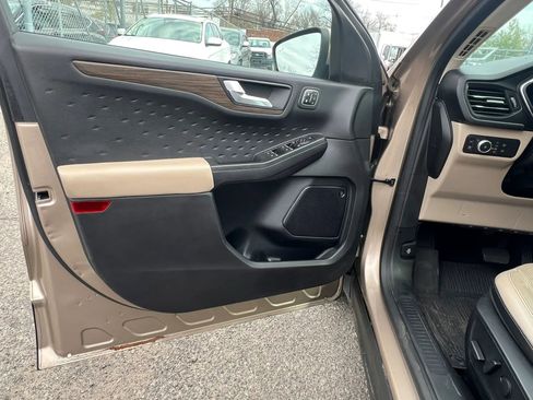 Used 2020 Ford Escape Titanium w/ Titanium Premium Package 2.0 image 21