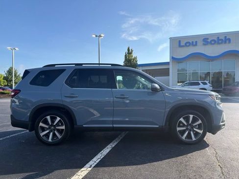 Used 2025 Honda Pilot Touring image 4