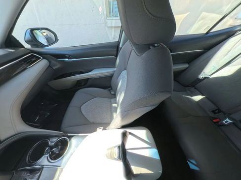 Used 2018 Toyota Camry LE image 26