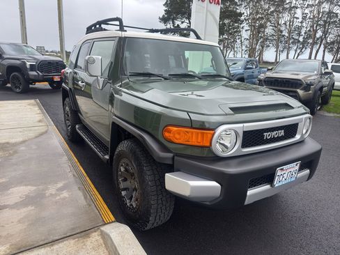 Used 2014 Toyota FJ Cruiser 4WD w/ Upgrade Package image 19