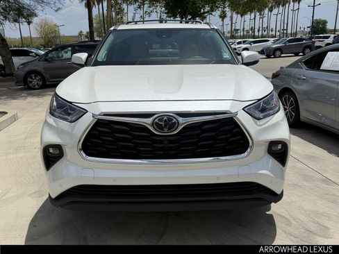 Used 2020 Toyota Highlander Limited FWD image 8