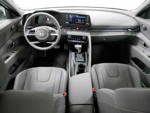 Used 2025 Hyundai Elantra Sport FWD image 10