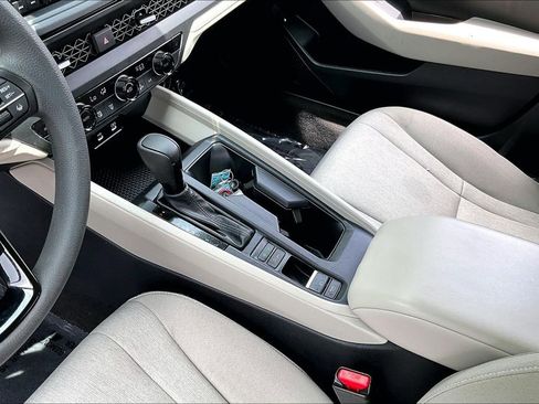 Used 2025 Honda Accord SE image 15