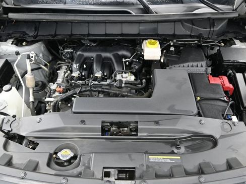 Used 2025 Nissan Pathfinder SL FWD image 13