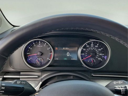 Used 2024 Kia Carnival LX image 19