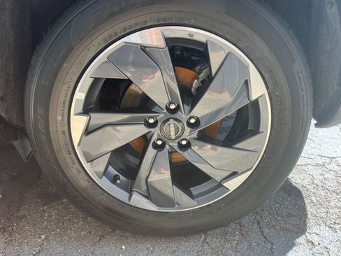 Used 2025 Nissan Rogue SV image 32