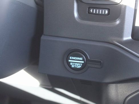 Used 2025 Ford Bronco Badlands image 28