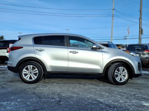 Used 2018 Kia Sportage LX image 2