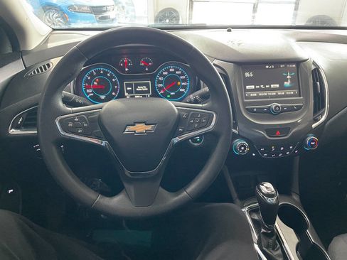 Used 2017 Chevrolet Cruze LT w/ Convenience Package image 29