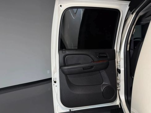 Used 2013 Chevrolet Avalanche LTZ RWD image 31