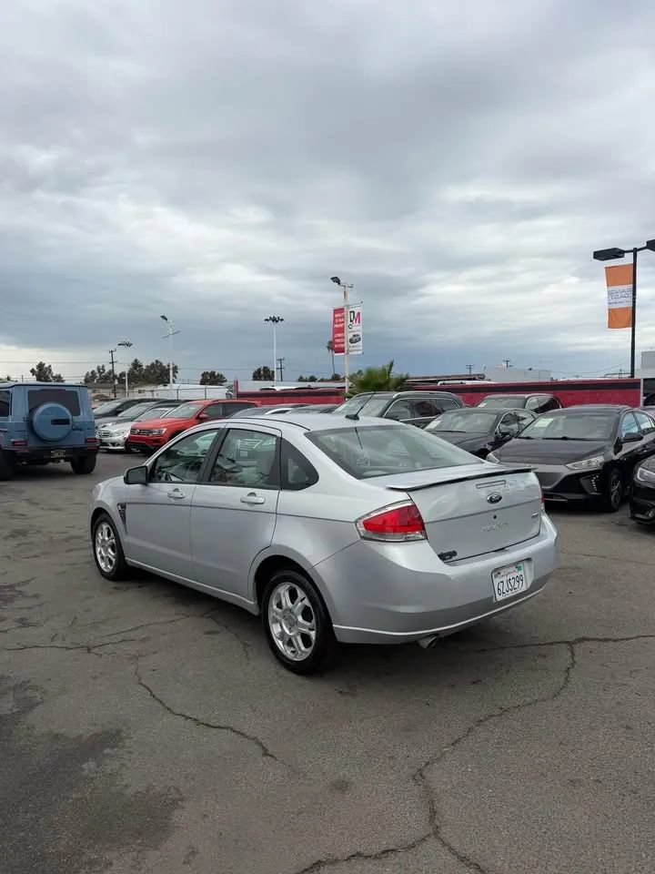 Used 2008 Ford Focus SES FWD image 3