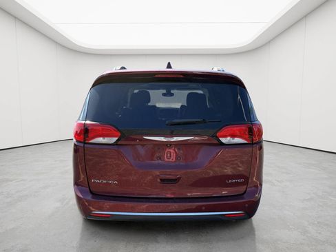 Used 2017 Chrysler Pacifica Limited FWD image 5
