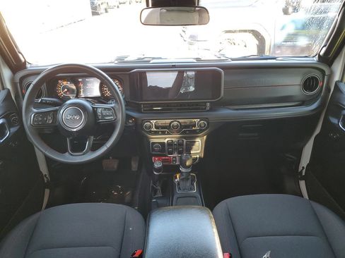 Used 2024 Jeep Wrangler Unlimited Rubicon AWD/4WD image 11