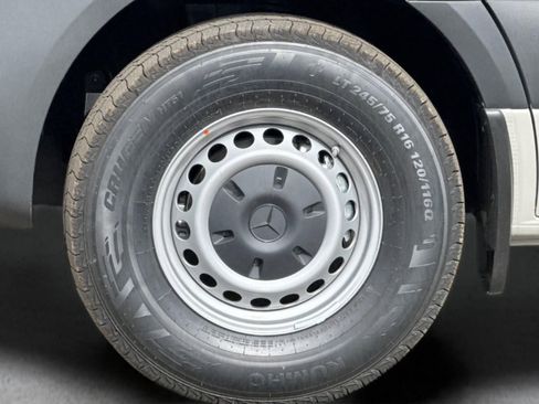 New 2025 Mercedes-Benz Sprinter 2500 image 31