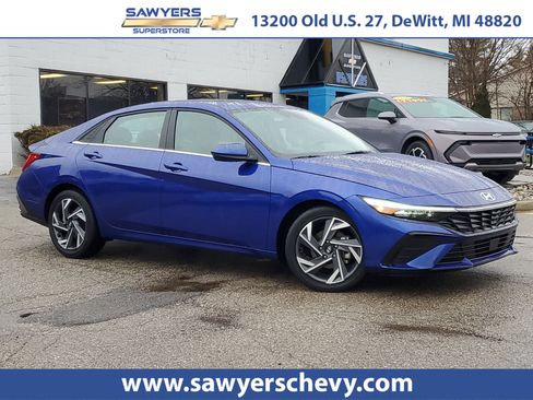 Used 2025 Hyundai Elantra SEL image 1