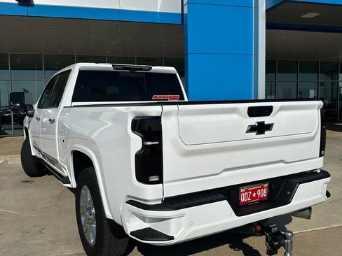 Used 2024 Chevrolet Silverado 2500 High Country w/ High Country Premium Package AWD/4WD image 5