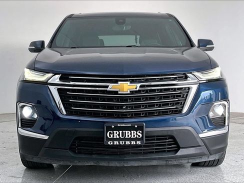 Used 2023 Chevrolet Traverse LT w/ LT Premium Package FWD image 3