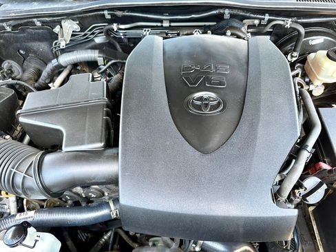 Used 2017 Toyota Tacoma SR5 image 45