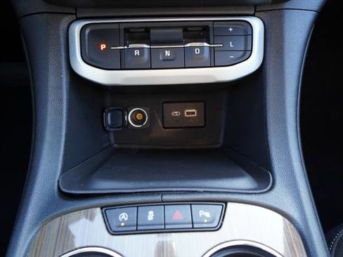Used 2023 GMC Acadia SLE image 19
