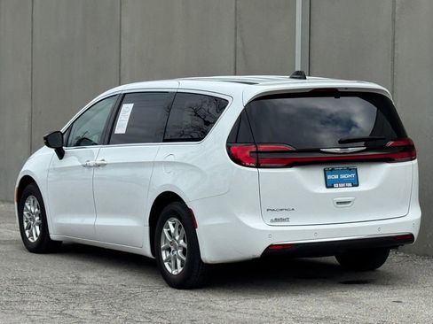 Used 2024 Chrysler Pacifica Touring-L image 28