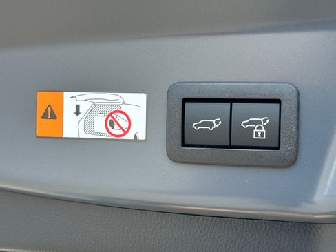 New 2026 Toyota Prius Plug-In Hybrid FWD image 10