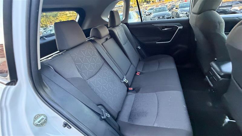 Used 2020 Toyota RAV4 XLE w/ Convenience Package FWD image 10
