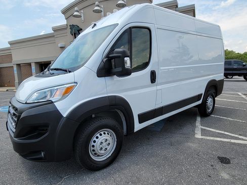 Used 2025 RAM ProMaster 2500 w/ Convenience Group FWD image 6