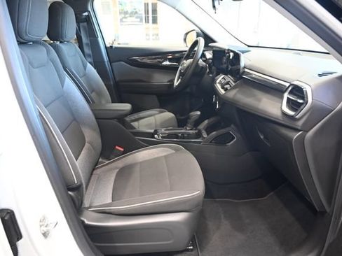 Used 2024 Chevrolet TrailBlazer LS w/ LS Convenience Package FWD image 10