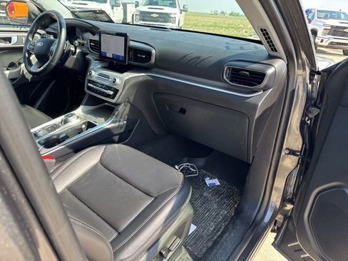 Used 2020 Ford Explorer XLT w/ Equipment Group 202A AWD/4WD image 16