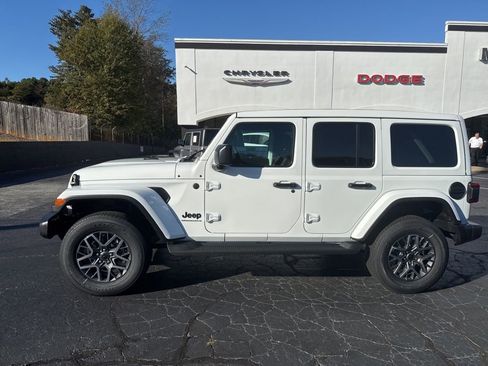 New 2026 Jeep Wrangler Unlimited Sahara AWD/4WD image 5