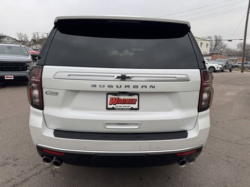Used 2024 Chevrolet Suburban High Country image 4