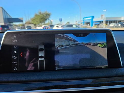 Used 2018 BMW 750i w/ Interior Design Package image 24