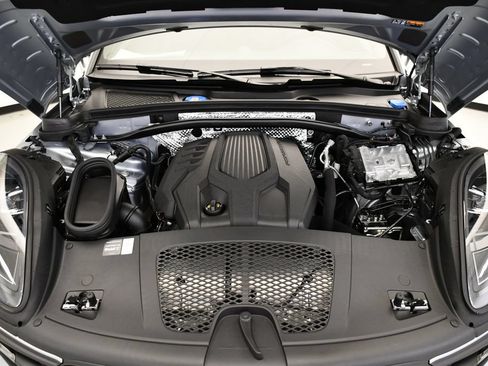 Certified 2026 Porsche Macan AWD/4WD image 11