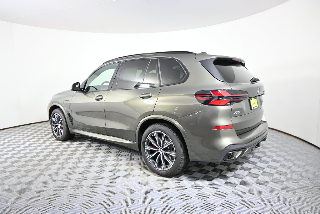 Used 2026 BMW X5 xDrive50e w/ M Sport Package AWD/4WD image 4