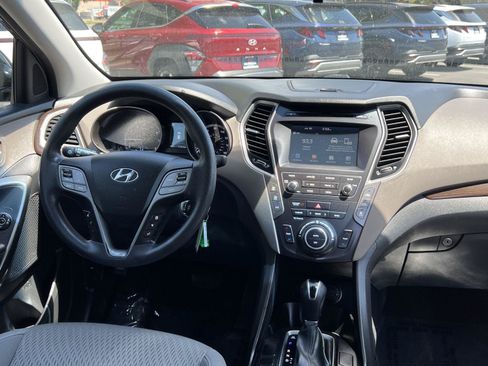 Used 2017 Hyundai Santa Fe SE AWD/4WD image 23