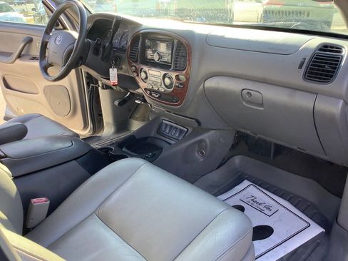 Used 2007 Toyota Sequoia SR5 image 32