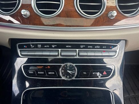 Used 2018 Mercedes-Benz E 300 image 23