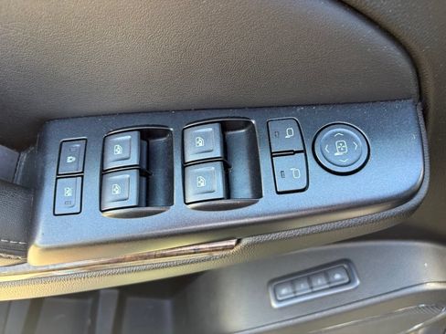 Used 2019 Chevrolet Tahoe LT AWD/4WD image 12