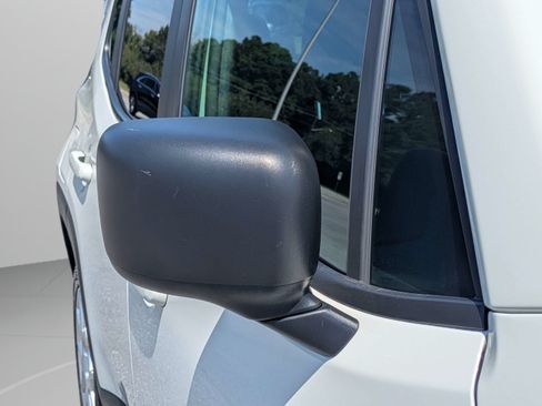 Used 2023 Jeep Renegade Latitude AWD/4WD image 10