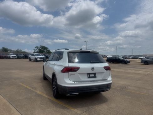 Used 2019 Volkswagen Tiguan SE FWD image 18